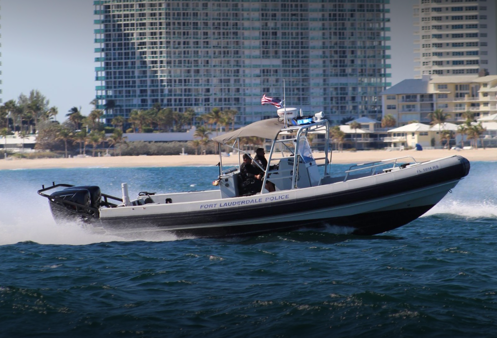 forte lauderdale police boat with cox marine v8 300hp diesel outboards